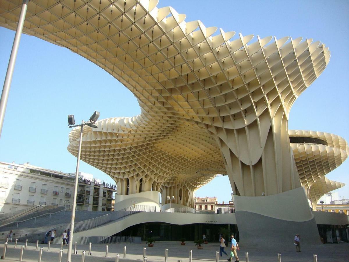 Centro Plaza Salvador Sevilla